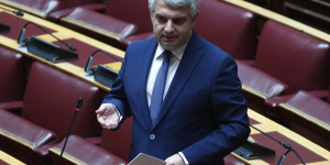 Απαντήσεις για μηλοπαραγωγούς και της Αρκαδίας ζήτησε στη Βουλή ο Οδυσσέας Κωνσταντινόπουλος